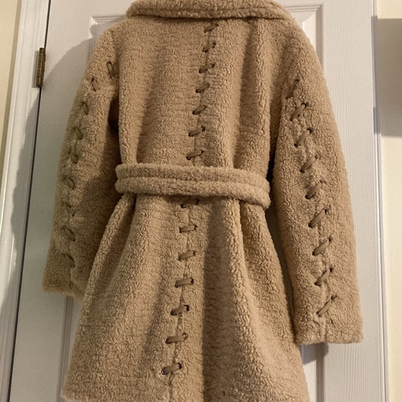 HOST PICK!!! ✨Design History Lila Faux Fur Belted Beige Coat Small - Picture 4 of 7
